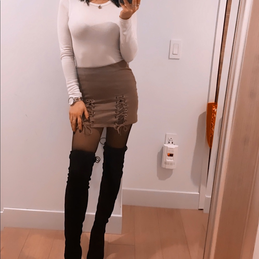 SOLD‼️WINDSOR | lace up mini skirt. - Picture 5 of 5